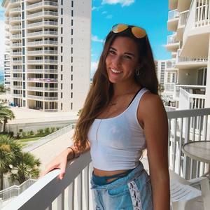 Meet your Posher, Caroline